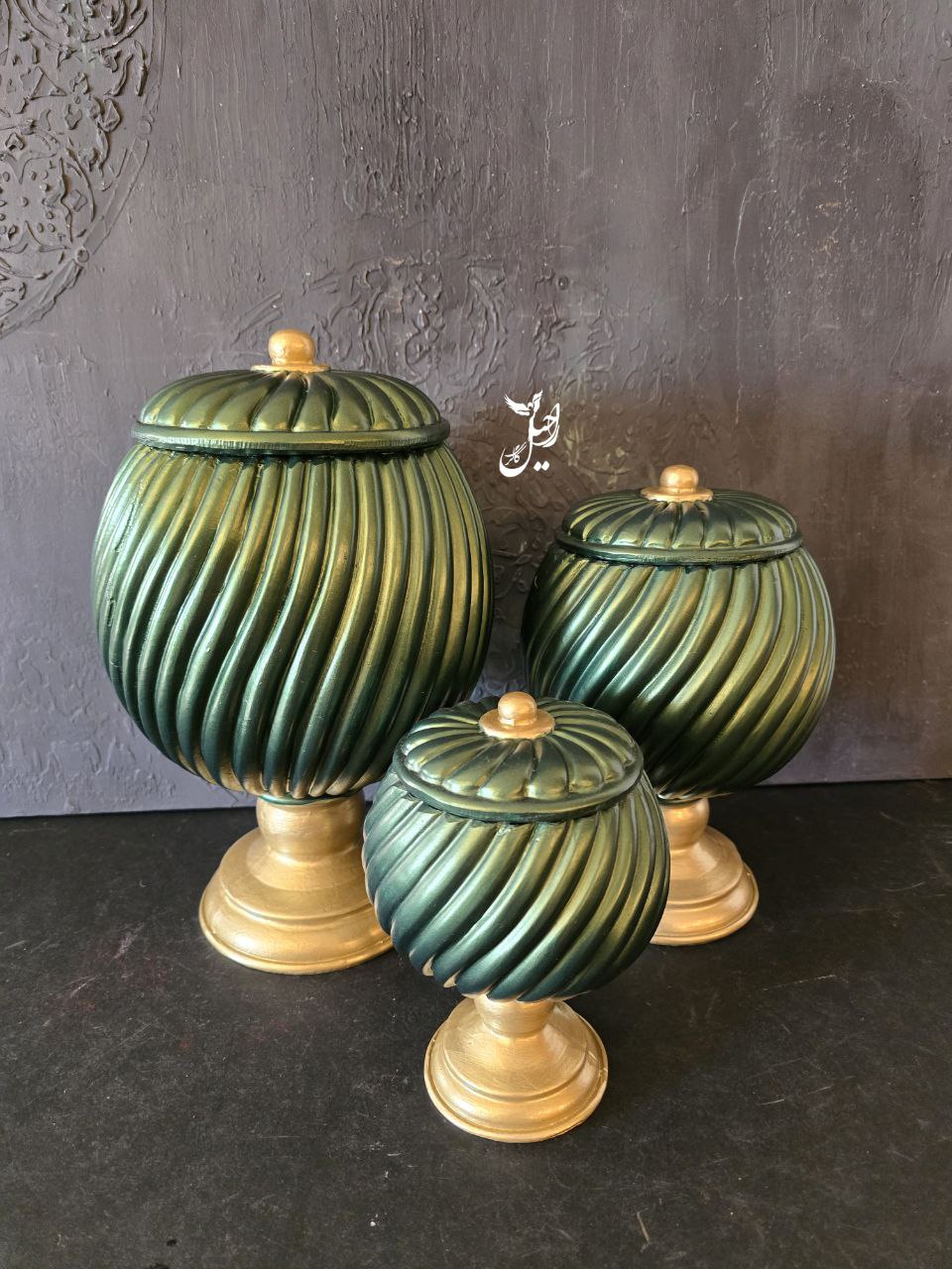 ست بانکه دکوری سه‌تایی سبز طلایی مدل کلاسیک مناسب گل طبیعی و مصنوعی
